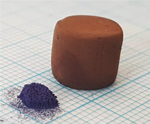 3D covalent catalytic framework with ultra-high site density based on porphyrin aerogels. Picture: porphyrin powder (left), porphyrin aerogel made from this powder (right)