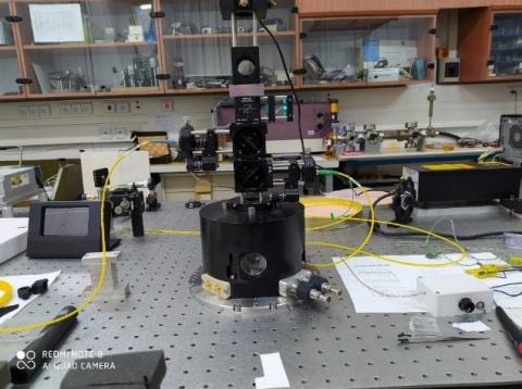 Closed cycle, 3.5 K, cryostat, with a built-in confocal microscope, for studying quantum emitters and superconducting single photon detectors.